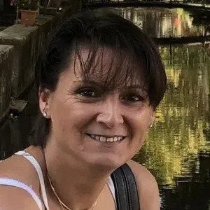 Dame de 48 ans, recherche travail dans le secteur de l'aide