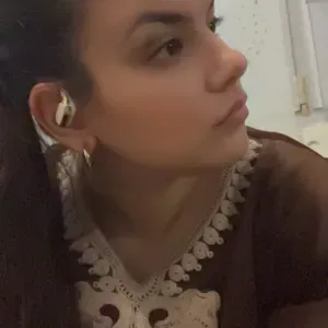 Maman de 28 ans cherche une femme de ménage expérimentée 