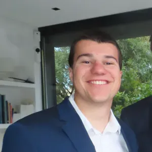 Étudiant à l'école de la Marine marchande à Marseille 