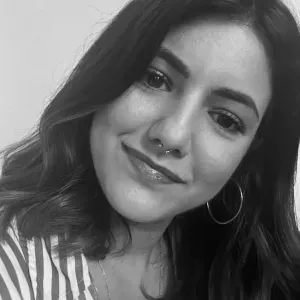 Professeur titulaire expérimentée -aide aux devoirs et cours