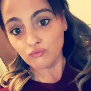 Adetta alle pulizie in casa stiro 