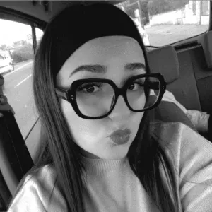 Professionnelle du soin à domicile disponible