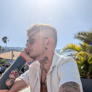 Met-sitter disponible pour chouchouter vos loulous 