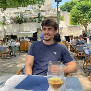 Je cherche une baby-sitter à domicile