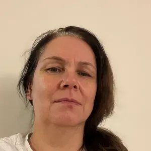 Femme de ménage à Paris avec 23 ans d'expérience.