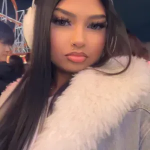 Babysitter in London looking for a part time job.