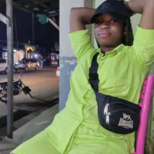 Femme de ménage resptueuse africaine 