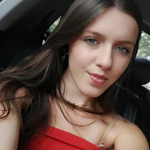 Garde d'enfants avec le coeur et le sourire 