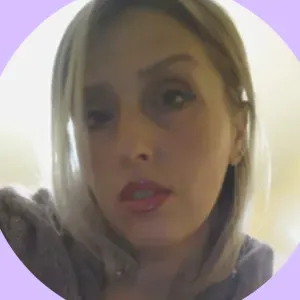 Addetta alle pulizie con esperienza pluriennale