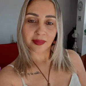 Cuidadora de idosos e crianças 