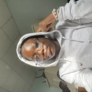 Baby-sitter expérimenté à Bassens ou ale entour