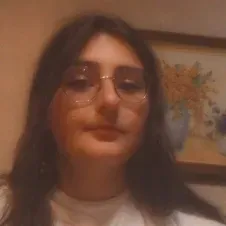 Jeune fille motivée, pédagogue et à l'écoute !