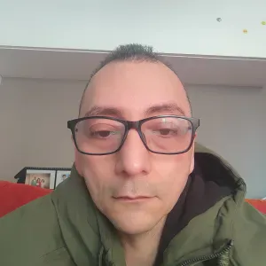 Cuidador y paseador de personas mayores 