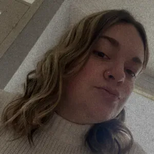Baby-sitter à mi-temps sur sedan