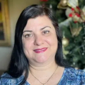 Cuidadora Compassiva de Idosos no Funchal