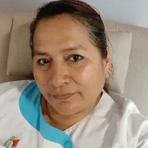Ama de llaves responsable de limpieza 