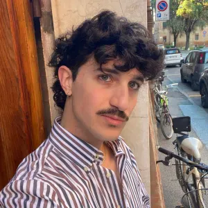 Studente biotecnologie da poco laureato