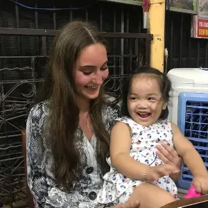 Une baby sitter sérieuse et agréable 