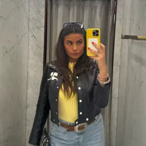 Baby-sitter expérimenté située à Hyeres 