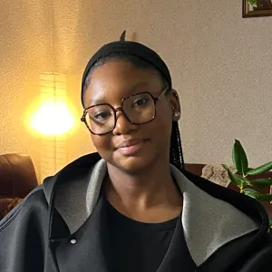 Baby-sitter sérieuse et attentionné aux alentours de Paris, 