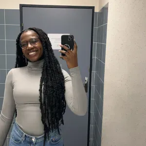 Baby-sitter disponible le week-end à Paris