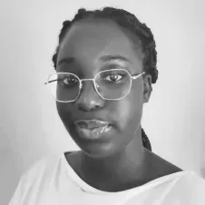 Baby-sitter patiente et souriante 