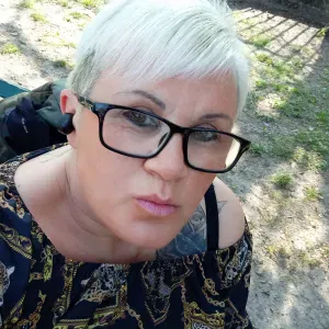 Cerco lavoro come pulizie domestiche, uffici e ditte