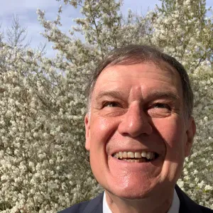 Pensionierter Lehrer bietet Hilfe an