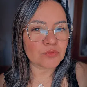 Cuidadora atenciosa com experiência 