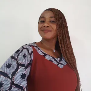 Baby-sitter expérimentée en Afrique dans plusieurs Garderie