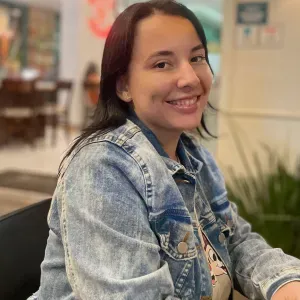 Me chamo Yasmin, tenho experiência em cuidado com criança  