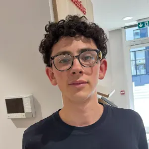 Baby-sitter à Bron/ Lyon 16 ans 