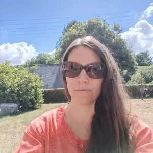 Nounou à domicile sur Locqueltas et environs 
