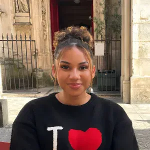 Baby-sitter dynamique, bienveillante & expérimentée à Paris