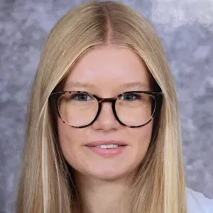 Loanne, lycéenne, garde d'enfants et aide aux devoirs