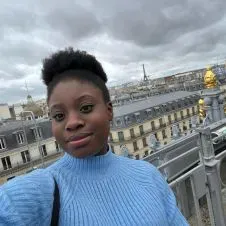 Baby-sitter/Nounou active à Paris