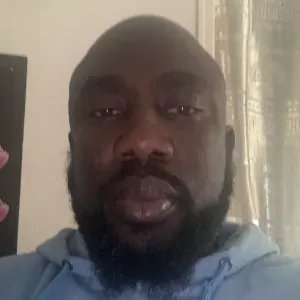 Je suis M. IDEHEN OSAZEE et je suis intéressé par un emploi.