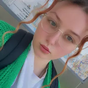 « Babysitter sérieuse et motivée disponible ».