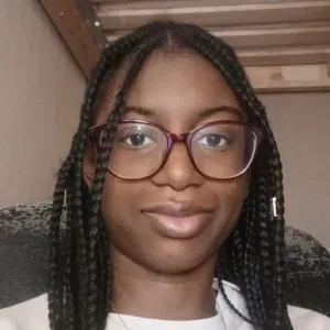 Baby-sitter motivé et sérieuse à Paris 