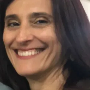 Empregada de limpeza no porto.