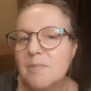 employee familiale B  et agent d'entretien