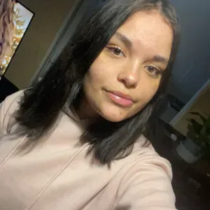 Baby-sitter qui adore être à l'écoute 