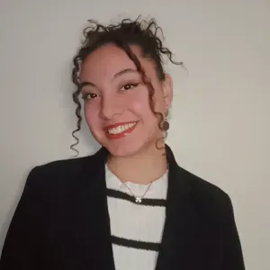 Sweet Baby-sitter expérimenté toujours à votre disposition 