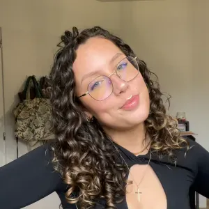 Baby sitter disponible Vannes et alentours 