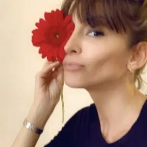 Curo il vostro bambino/a con attenzione e capacità.