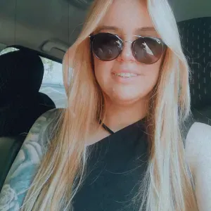 Empregada de limpeza responsável 