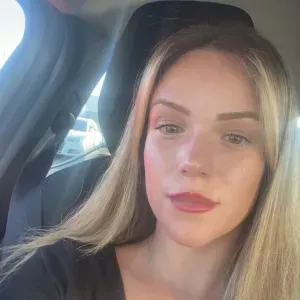 Bonjour , je m'appelle Lucie je suis aide soignante