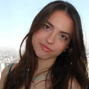 Baby-sitter douce et attentionné disponible à Paris 7éme.