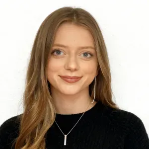 Liebevolle Studentin bietet Babysitting Gierschnach