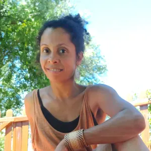 Empregada de limpeza com mais de 10 anos de experiência.